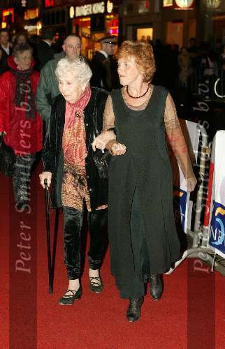 Amsterdam 10 maart 2003
premiere liever verliefd in Tushinski
mary Dresselhuys