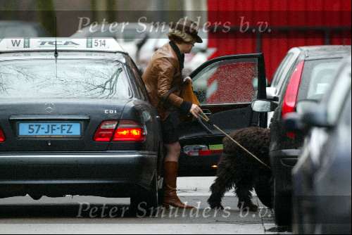 Amsterdam 8 maart 2003
Mathilde Santing met hond in taxi