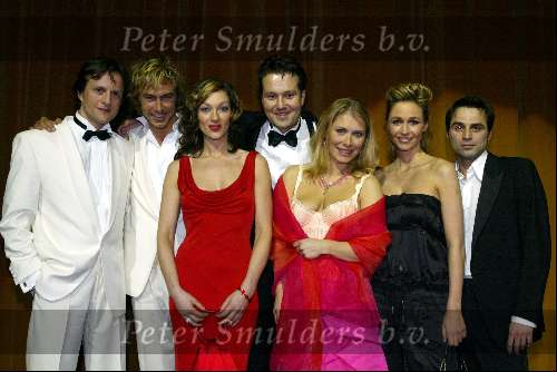 Amsterdam 10 maart 2003
Premiere liever verliefd in tushinski
cast liever verliefd. wendy v dijk, miryanna v reeden, chris zeegers romijn conen elle v rijn en michael pas