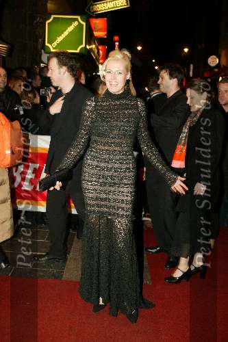 Amsterdam 10 maart 2003
premiere liever verliefd in Tushinski
monique collignon met man