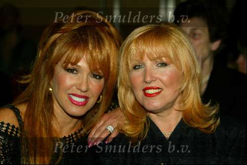 Amsterdam 16 maart 2003
modeshow paul schulten in okura
patricia Paay en Yvonne Keeley