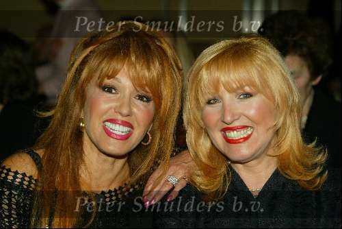 Amsterdam 16 maart 2003
modeshow paul schulten in okura
patricia Paay en Yvonne Keeley