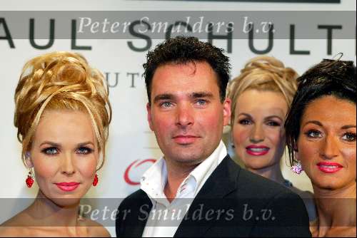 Amsterdam 16 maart 2003
modeshow paul schulten in okura
paul schulten met modellen