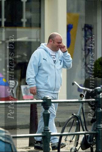 Amsterdam 2 maart 2003
Paul de Leeuw met gsm