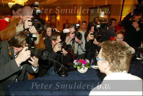 Amsterdam 3 maart 2003
Jamai idols en Jim idols bij krasnapolsky met heel veel publiek. Veel pers