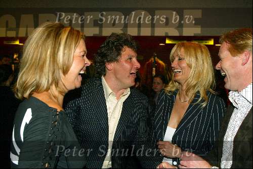 Amsterdam 6 maart 2003
uitreiking van de edison prijzen in de heineken musichall
ronald koeman en  bartina koeman en rene froger met natasja froger