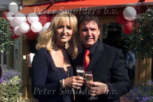 Amsterdam 23 mei 2002
Opening Rene Froger Restaurant
Rene met Natasja Froger met een glaasje champagne