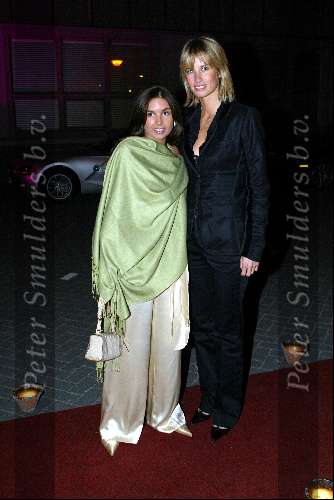 Den Haag 21 maart 2003
Modeshow voor warchild in den haag
anouk voorveld en rosanna lima