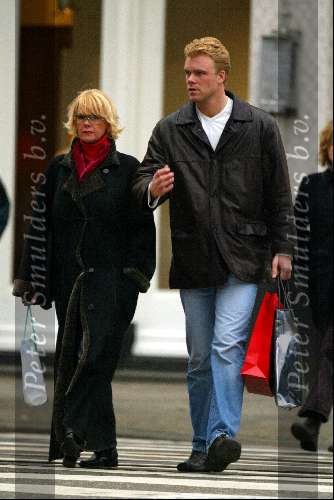 Amsterdam 10 maart 2003
Sheila de Vries shoppen met zoon