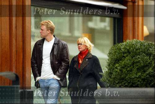 Amsterdam 10 maart 2003
sheila de vries shoppen op pc met zoon