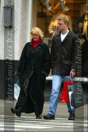 Amsterdam 10 maart 2003
Sheila de Vries shoppen met zoon