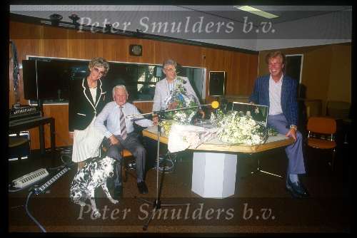 Willy Walden met zijn vrouw en de Crew bij afscheid laatste radioprogramma
24 januari 1988