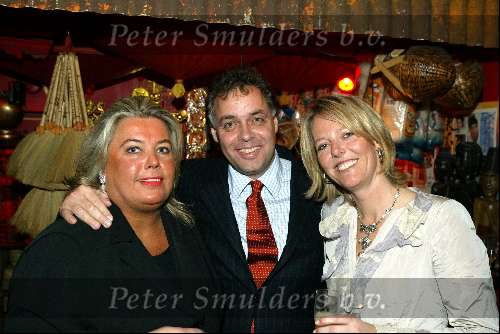 Wernhout 28 maart 2003
Princess Model of the year verkiezing.
Aad Ouborg met Dorien en Els Ouborg