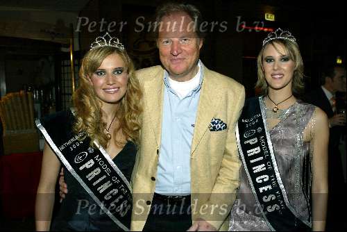 Wernhout 28 maart 2003
Princess Model of the year verkiezing.
Andreas v d Schaaf met 2 Miss Belgie en Miss Nederland