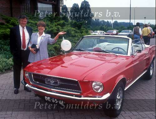 7 Juni 1992
Anneke Gronloh 50 jaar
Hier samen met haar man Wim van de Laan bi een Classic Car