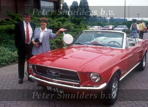 7 Juni 1992
Anneke Gronloh 50 jaar
Hier samen met haar man Wim van de Laan bi een Classic Car