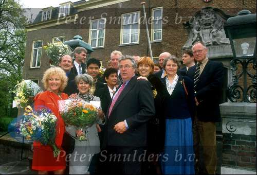 29 April 1997
Koninklijke onderscheiding voor Anneke Gronloh
Hier samen met o.a. haar man wim Jaap v d Laan Connie Vink Trea Dobbs Herman Emmink e.a.
