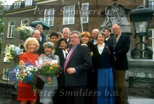 29 April 1997
Koninklijke onderscheiding voor Anneke Gronloh
Hier samen met o.a. haar man wim Jaap v d Laan Connie Vink Trea Dobbs Herman Emmink e.a.