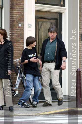 Abcoude 30 maart 2004
Bartho Braat boodschappen doen met zoon