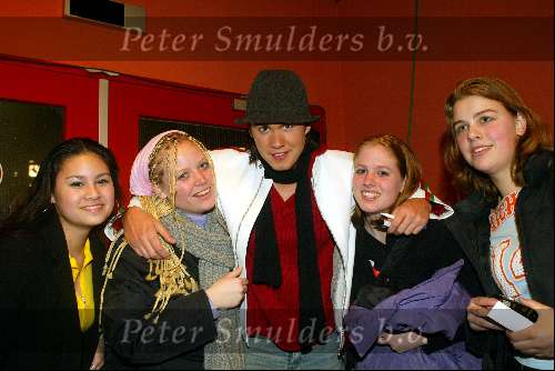 Hilversum 6 maart 2004
Idols in studio 22. Boris Idols met fans
De 10 finalisten