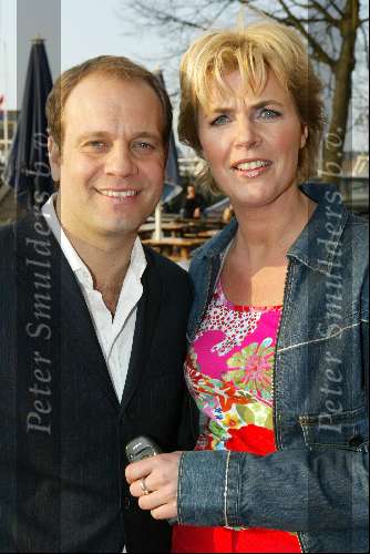 Muiden 29 maart 2003
Presentatie dvd Gerard Joling bij Cafe ome Ko in Muiden.
Irene Moors en Carlo Boszhard