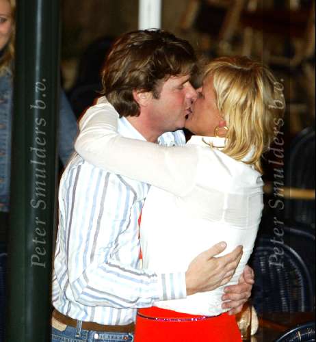 Amterdam 30 maart 2004
Surpriseparty Caroline Tensen Kussend Met Peter Gallas