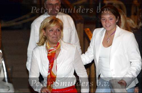 Amsterdam 30 maart 2004
Surpriseparty Caroline Tensen huilend