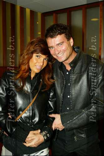 Amsterdam 14 maart 2004
Modeshow Paul Schulten in het Okura hotel.
DJ Marcello met zijn vriendin Marisol
