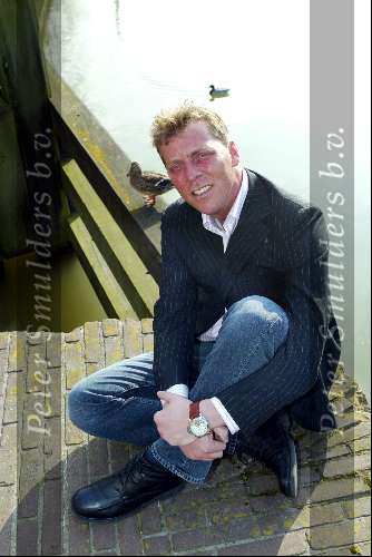 Muiden 29 maart 2003
Presentatie dvd Gerard Joling bij Cafe ome Ko in Muiden.
DJ Dave Heijneman