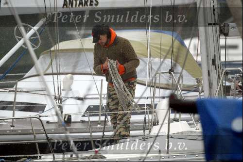 Scheveningen 6 maart 2004
Dinand Woesthoff op zijn zeilboot.
Eenzaam na het overlijden van zijn vrouw Guusje Nederhorst