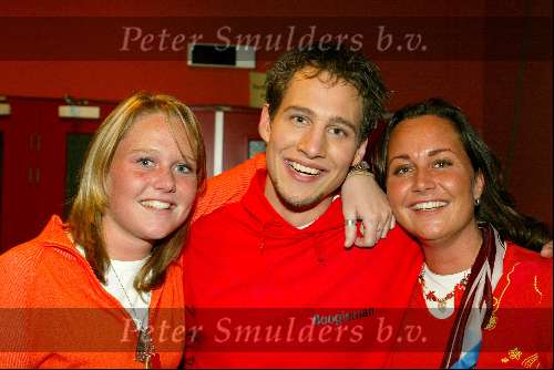 Hilversum 13 maart 2004
Finale Idols in studio 22 in Hilversum.
Eric Idols met zijn 2 zussen