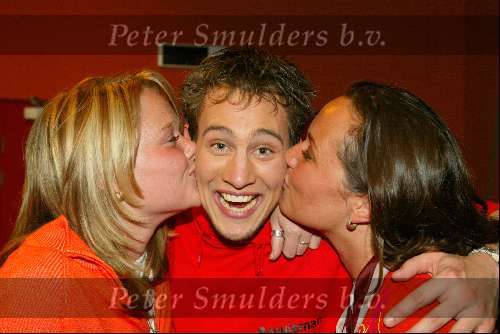 Hilversum 13 maart 2004
Finale Idols in studio 22 in Hilversum.
Eric Idols met zijn 2 zussen