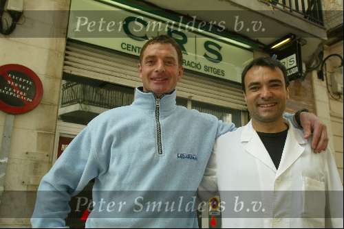 Sitges 17 Maart 2004 Ernie Brandts met zijn fysiotherapeut Toni