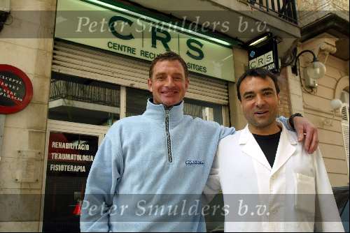 Sitges 17 Maart 2004
Ernie Brandts met zijn fysiotherapeut Toni e coach van het voetbalelftal van Oud-Sitges