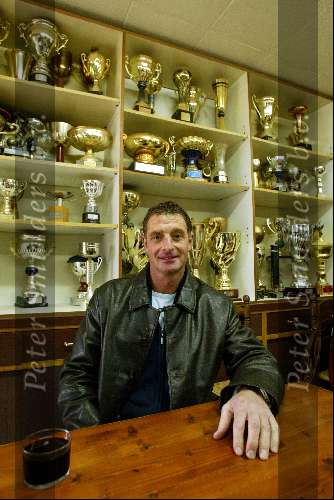 Sitges 18 Maart 2004 ernie Brandts bij de plaatselijke voetbalclub