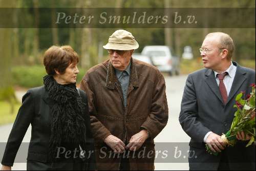 Dieren 13 maart 2004
Crematie van Albert Mol.
Mies Bouman met man Leen Timp en Frans Mulder
