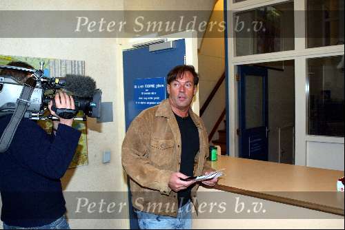 Amsterdam 16 maart 2004
Gerard Joling moet zich melden bij Politieburo met cameraploeg.