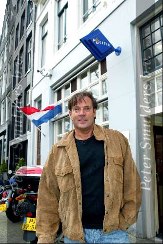 Amsterdam 16 maart 2004
Gerard Joling moet zich melden bij Politieburo met cameraploeg.