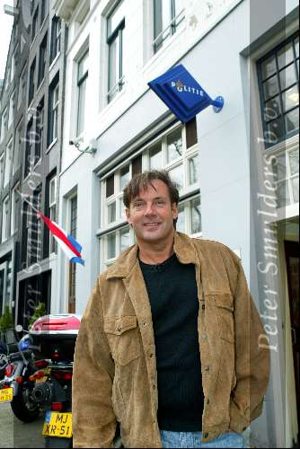 Amsterdam 16 maart 2004
Gerard Joling moet zich melden bij Politieburo met cameraploeg.