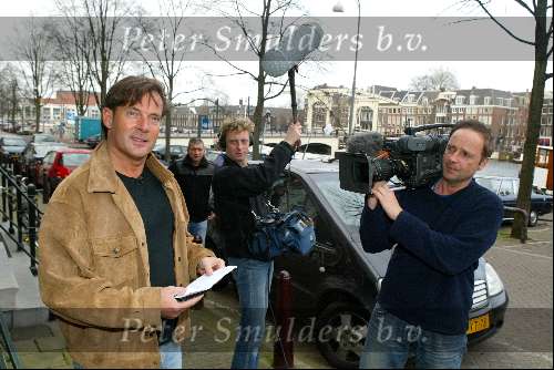 Amsterdam 16 maart 2004
Gerard Joling moet zich melden bij Politieburo met cameraploeg.