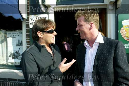 Muiden 29 maart 2003
Presentatie dvd Gerard Joling bij Cafe ome Ko in Muiden.
Gerard Joling met DJ Dave Heijneman
