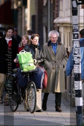 Amsterdam 27 maart 2004
Harry Mulisch met vrouw op PC Hooftstraat