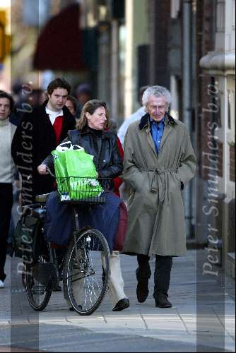 Amsterdam 27 maart 2004
Harry Mulisch met vrouw op PC Hooftstraat