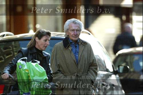 Amsterdam 27 maart 2004
Harry Mulisch met vrouw op PC Hooftstraat