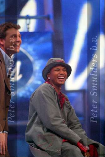 Hilversum 6 maart 2004
Idols in studio 22. JK Idols en Reinout Oerlemans 
De 10 finalisten  .