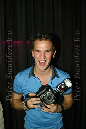 Amsterdam 3 maart 2004
Presentatie nieuw magazine Jacky in Jimmy Woo.
Jacob v Rozelaar met fotocamera