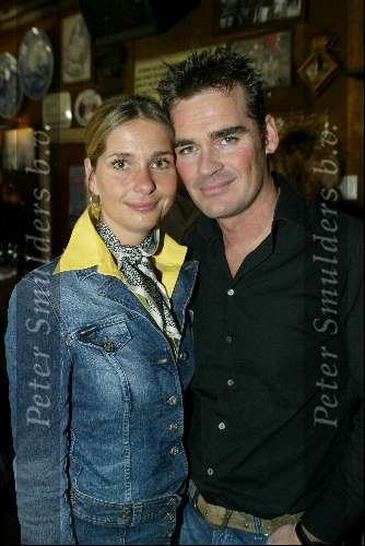 Muiden 29 maart 2003
Presentatie dvd Gerard Joling bij Cafe ome Ko in Muiden.
Jeroen v d Boom met vriendin