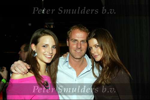 Amsterdam 3 maart 2004
Presentatie nieuw magazine Jacky in Jimmy Woo.
Jeroen v d Mast (Elite) met zijn vriendin  Wendy Dubbelt (r)en haar zus