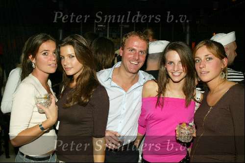 Amsterdam 3 maart 2004
Presentatie nieuw magazine Jacky in Jimmy Woo.
Jeroen v d Mast met modellen(Elite) 2e van links Wendy Dubbelt