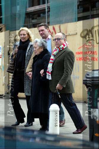 Amsterdam 27 maart 2004
Joop Braakhekke met moeder op PC Hooftstraat